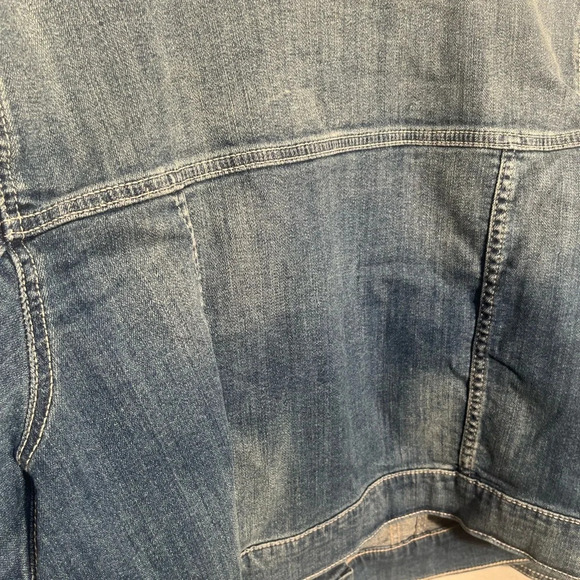 Torrid first at fit ladies collarless collar denim jacket SZ 3  button Jean. - Picture 9 of 16